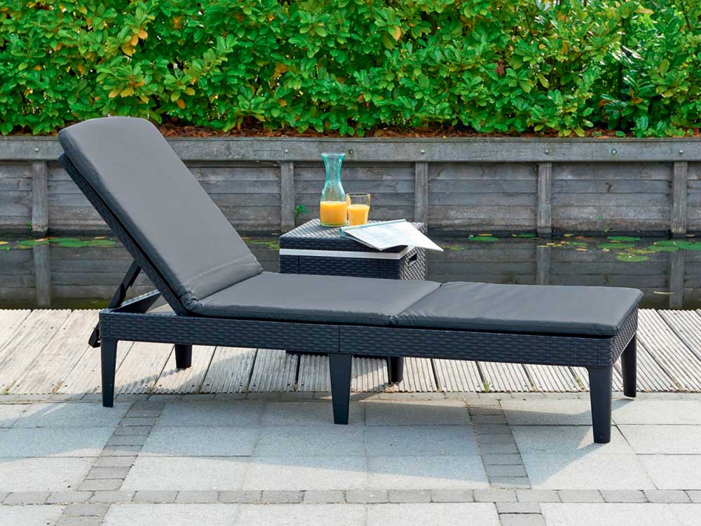 Шезлонг садовый JAIPUR SUN LOUNGER (WITH CUSHION) из пластика под ротанг, с регулируемой спинкой и подушками